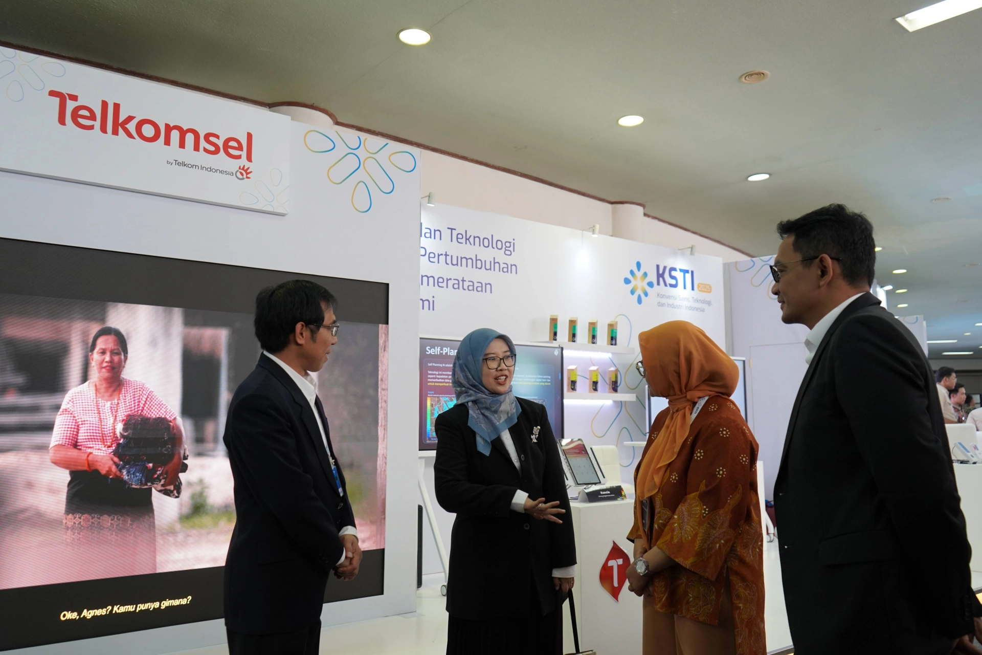 Solusi AI Telkomsel Telkomsel Tampilkan 6 Solusi AI Terkini di KSTI 2025
