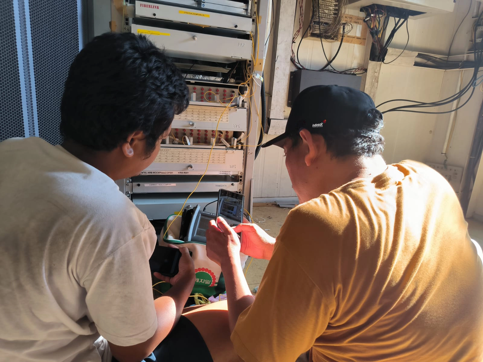 Pemulihan Jaringan dan Bantuan Banjir Sumatera