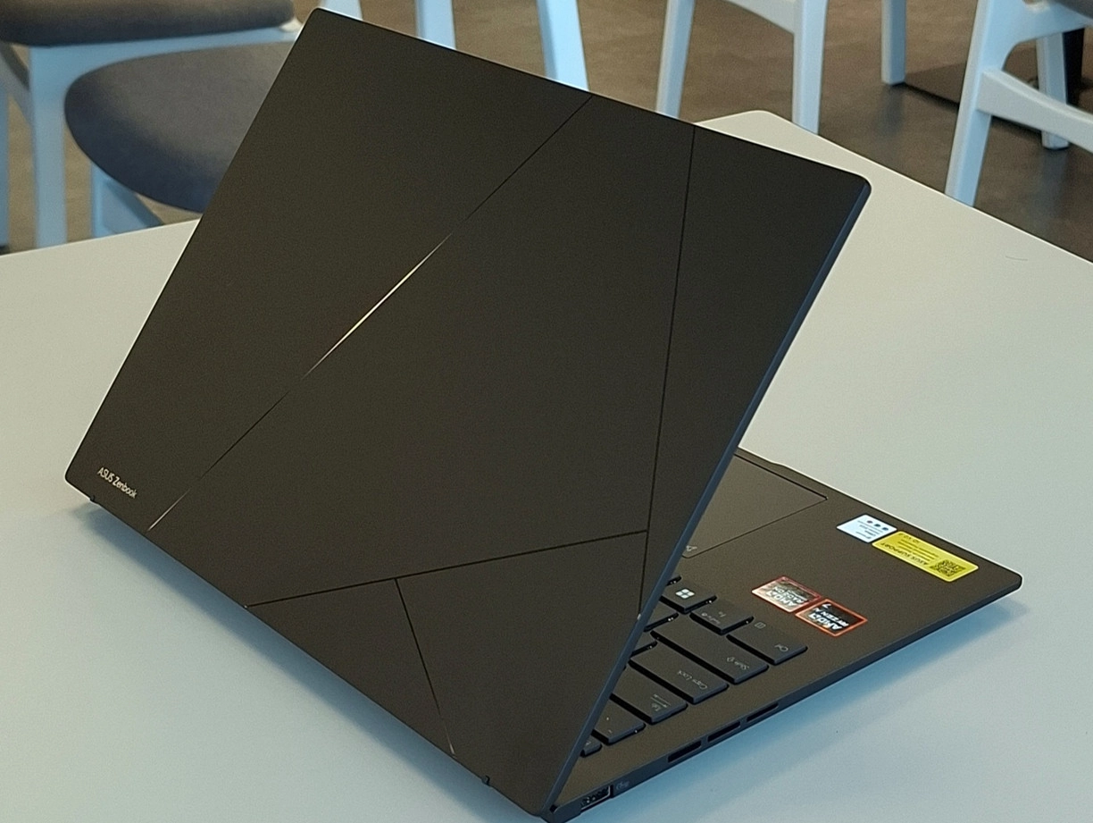 ASUS Zenbook 14 OLED