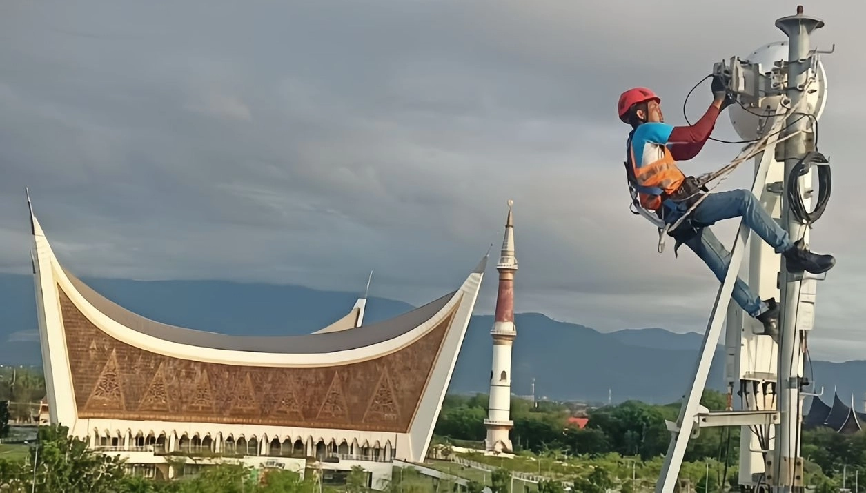 XLSMART pertumbuhan double digit 2025