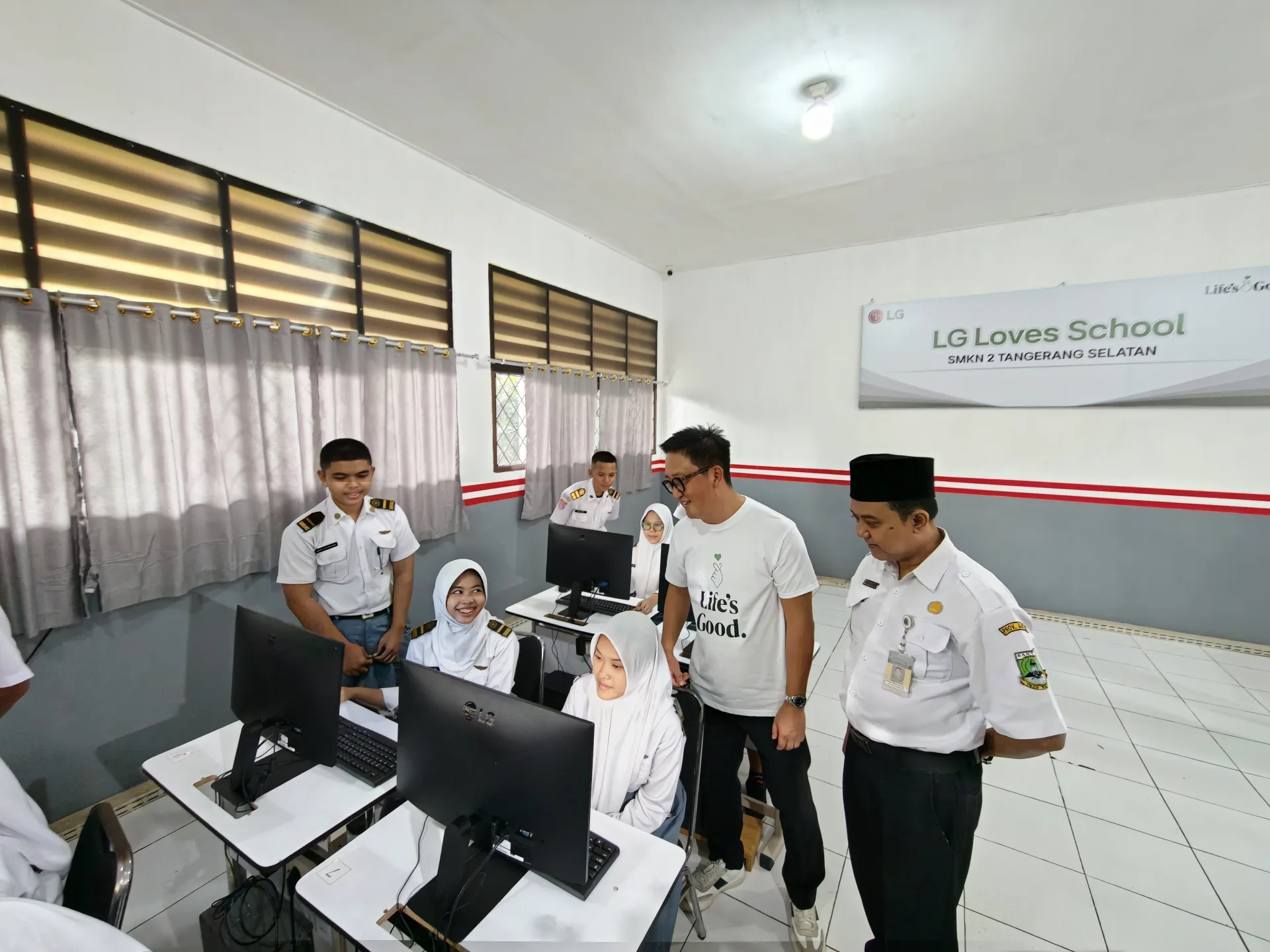 IMG20260715102942 Keren Parah! LG Loves School Sulap Kelas Multimedia SMKN 2 Tangerang Selatan Jadi Super Canggih Berbasis Teknologi