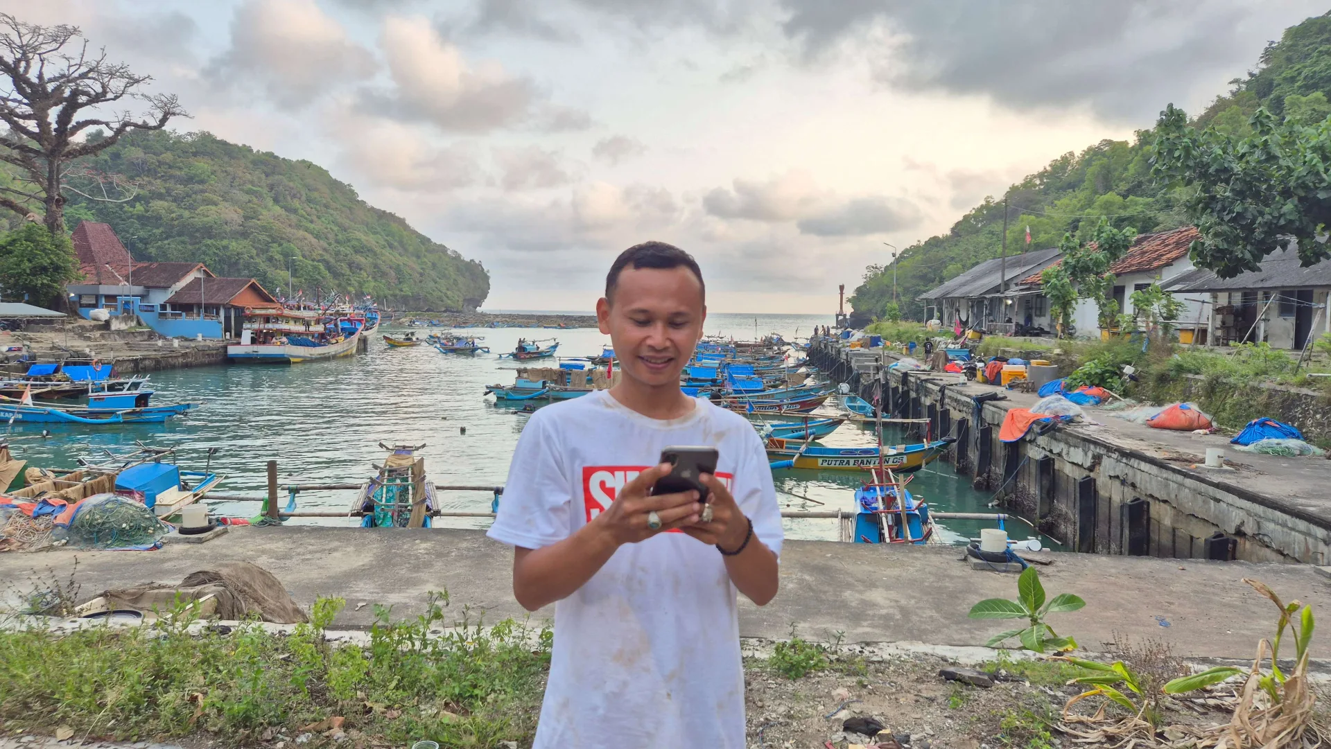 Telkomsel Spektrum 700 MHz dan 2.6 GHz